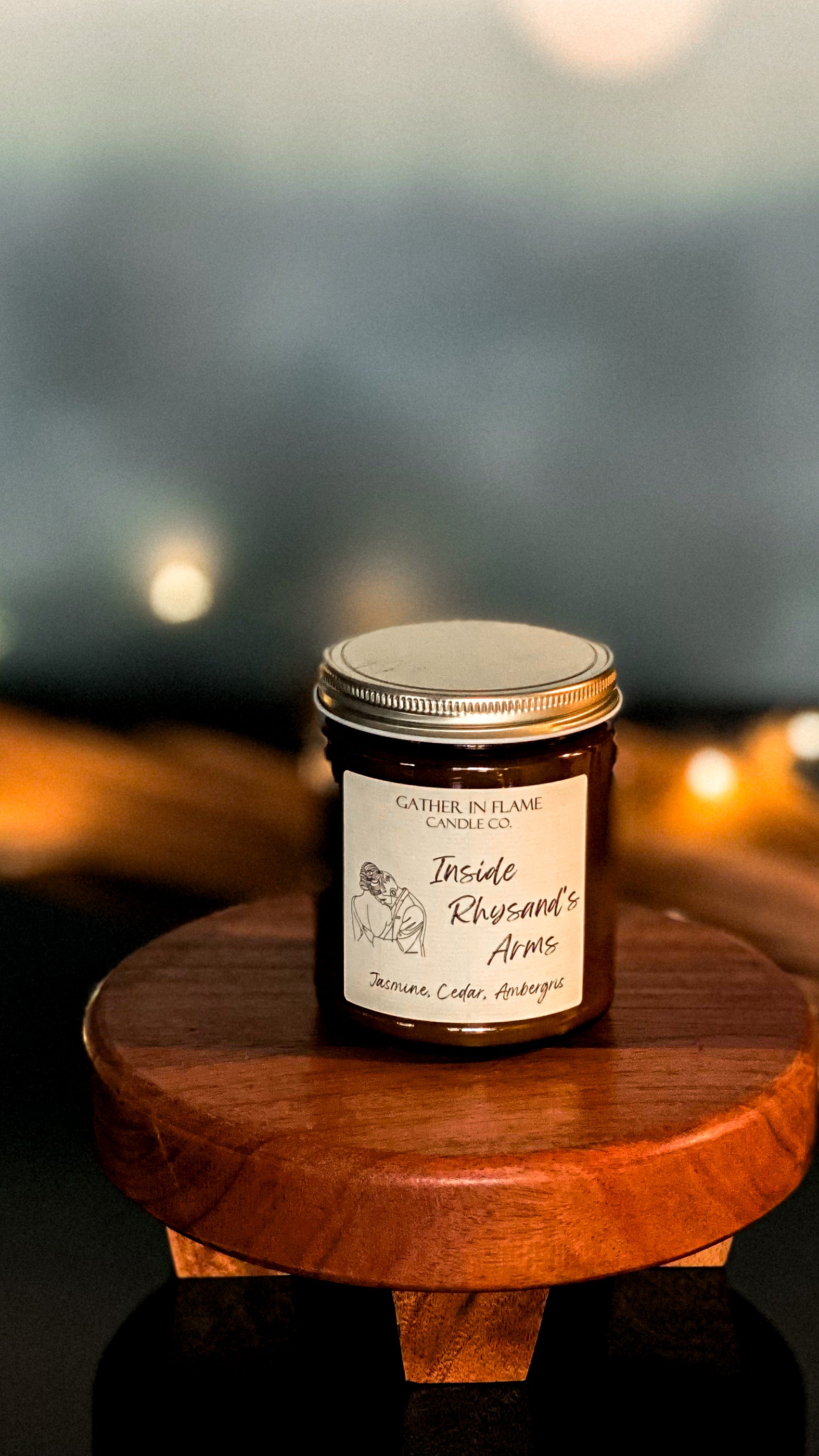 Inside Rhysand&#39;s Arms Candle